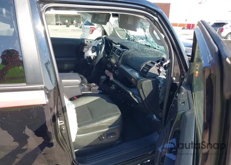 2023 Toyota 4Runner 40Th Anniversary Special Edition z USA, uszkodzony, nr VIN JTEUU5JR0P6115975